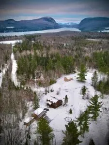 HGTV Log Cabin near Lake Willoughby, Burke, Jaypeak ang Kingdom Trails - Barton