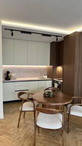 High End Elegant Living & Free Parking