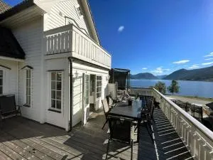 Idyllisk hus i Vassenden sentrum - Naustdal