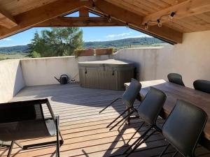 Maisons de vacances Authentiek huis op 5 km van Uzes met prachtig uitzicht en terras met jacuzzi : photos des chambres