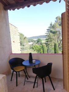 Maisons de vacances Authentiek huis op 5 km van Uzes met prachtig uitzicht en terras met jacuzzi : photos des chambres