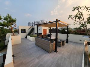 Sunset Rooftop Villa