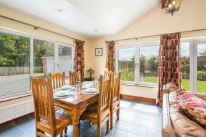 1 Homecroft Bungalows