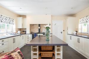 1 Homecroft Bungalows