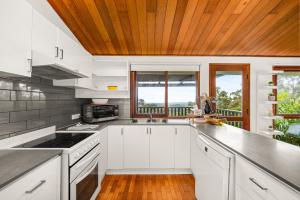4-Bed Hinterland Retreat with Gorgeous Views