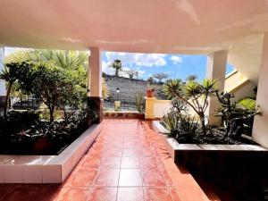 Ocean view apartment with pools