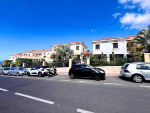 Ocean view apartment with pools