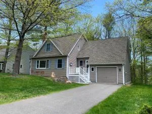 Ogunquit Beach Town Rental - Walk to town with your family and Fur baby - Moody