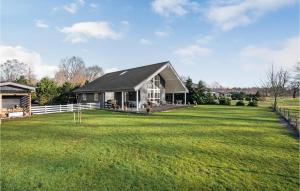 3 Bedroom Amazing Home In Glesborg