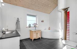 3 Bedroom Amazing Home In Glesborg