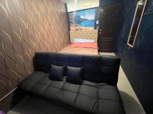 GOLDYS PLACE 2-BEDROOM WITH BALCONY NETFLX Karaoke Youtube