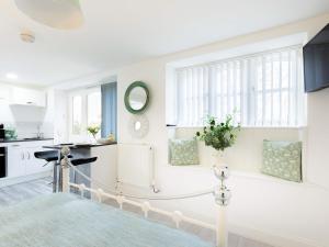 Meadow View-Uk34416