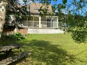 Maison spacieuse à Saint-Jacques-des-Blats avec jardin - Saint-Jacques-des-Blats