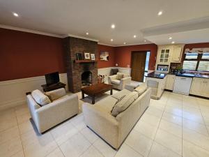 7 Clos Na Feirme Four Bedroom House With Hot Tub