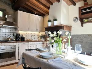 Villa Calcinaio by PosarelliVillas