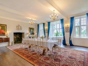 Hodroyd Hall
