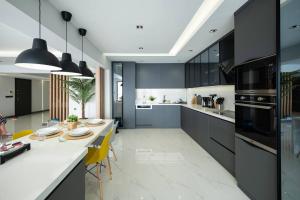 The Sea Cliff Signature