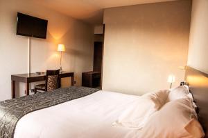 Hotels Hotel Les Amandiers : photos des chambres