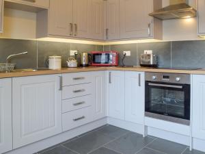 Caws Cottage - Lancych