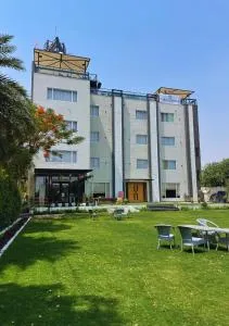 Hotel Three Seasons - Rāya