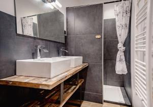Appartements Superbe appart avec sauna, au pied du telesiege, WiFi, babyfoot : photos des chambres