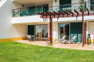 Stylish 2BR Ground Floor Apartment in Vila Sol, Direct Garden and Poolside Acces