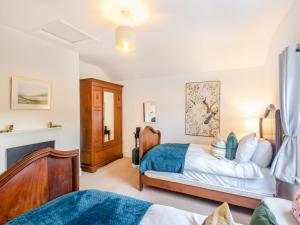 South Lodge- Uk45600