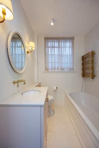 Veeve - A Sumptuous Studio