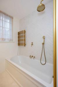 Veeve - A Sumptuous Studio