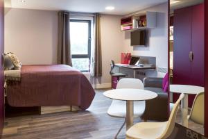 Practical Studio For 2 In Leeds, Free Breakfast