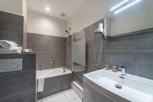 Hotels Hotel de la Baie : photos des chambres