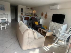 Spacieux appartement, grande terrasse, accès plage
