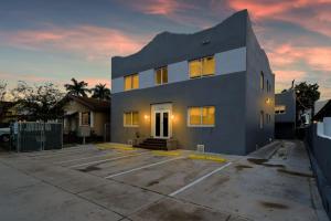 Comfy 2BR Apt on 8th Street Enjoy Latin life