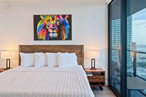 Lux 2BD Apt with Stunning Water Views