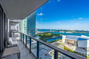 Lux 2BD Apt with Stunning Water Views