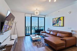 Lux 2BD Apt with Stunning Water Views