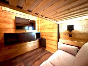 T3 Centre ORRES 1800 - 6 personnes sur piste - Rénové avec parking - M4