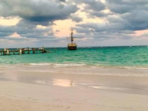 Stanza Mare Ocean View huge Pool Beach Front