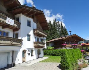 Chalet Bergzauber by PiaundDirk