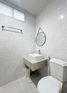 Sleeping Shine by DeliZia Satun พักได้ 9-10 ท่าน