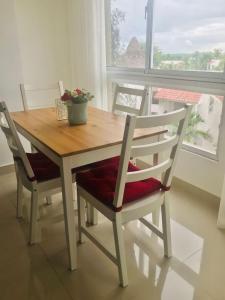 Hermoso Apartamento cerca de la playa, Restaurantes, Supermercados, Restaurantes, Aeropuertos, parqueo gratis