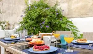 Refreshed apartment with private garden - Barrocas