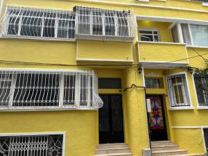 Arya 3 bedroom family pink flat