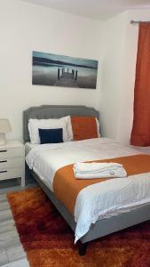 New Guest House, Individual Ensuite Rooms with Comfortable Double Beds, TV and WiFi