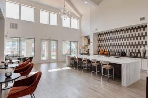 C Creek 7206 I New Construction 1bd Apt I Gated
