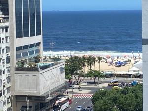COPACABANA 3 SUÍTES, andar alto com vista mar, 6 camas, enorme, wifi 300mb, ar condicionado em todas suítes, pauloangerami MVC1812