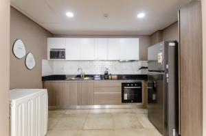 Elegant apartment 600 m from Shopping del Sol