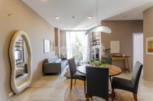 Elegant apartment 600 m from Shopping del Sol