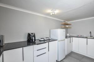 87 Atlantic Drive - apartment