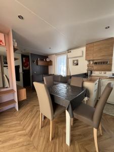 Camping Del Mar 260, Mobile Home Excellence, 3 chambres, 6 personnes, bord de mer